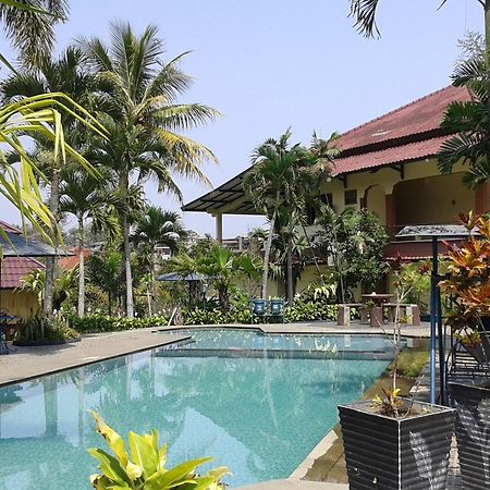 Aries Biru Resort Cisarua Buitenkant foto