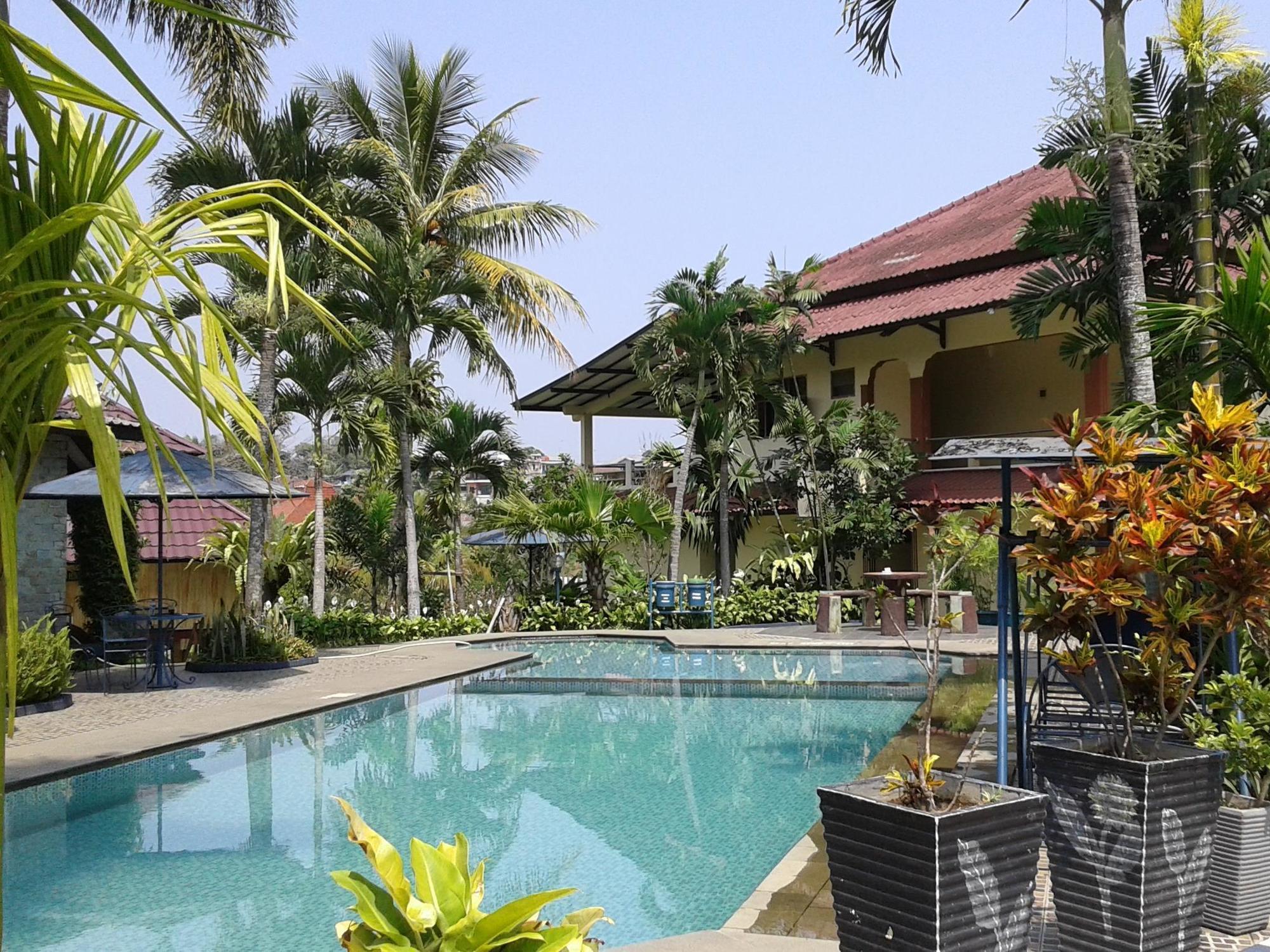 Aries Biru Resort Cisarua Buitenkant foto